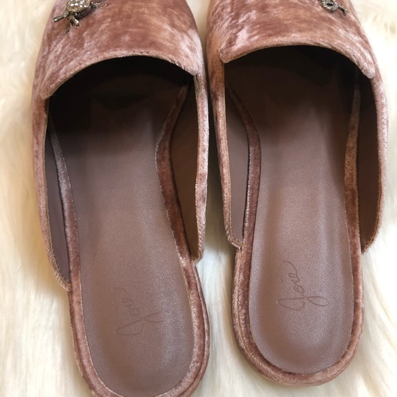 Joie Jadine Embellished Pink Velvet Mule - Picture 3 of 8